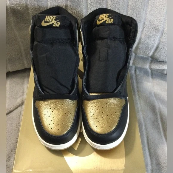 Nike Air Jordan 1 Retro High OG Black/Metallic Gold Size 6Y - Picture 6 of 15